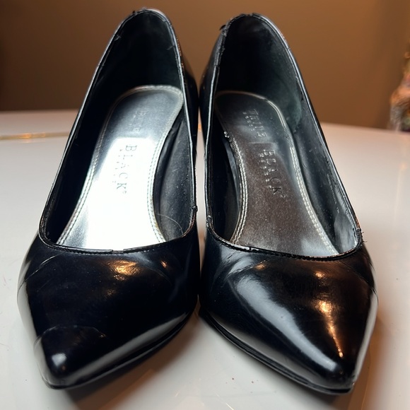 🖤WHITE HOUSE BLACK MARKET SHINY BLACK LEATHER 4’ HEELS SIZE 7 MEDIUM 🖤 - Picture 7 of 16